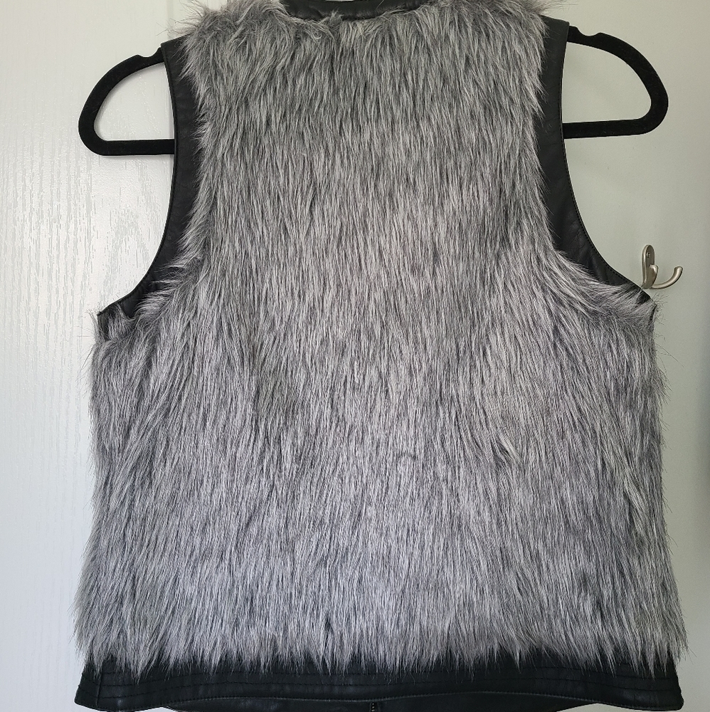 Vest - Picture 4 of 4